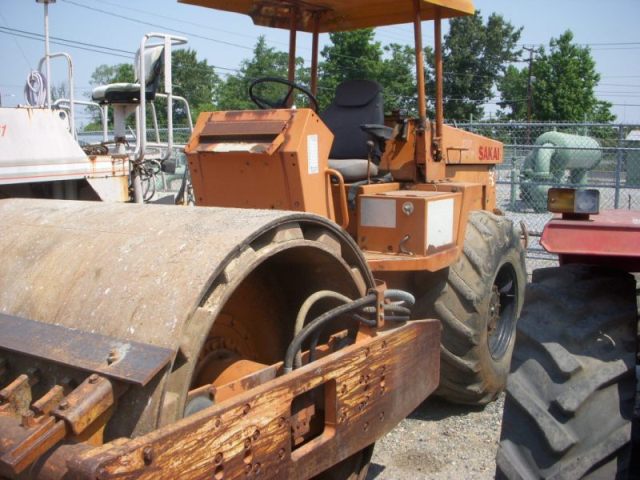 Sakai SV70T Single Drum Compactor — photo 4
