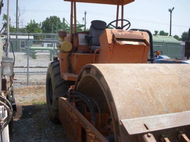 Sakai SV70T Single Drum Compactor — photo 5