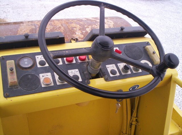 Bomag BW212D-2 Year: 1993 Single Drum Compactor — photo 3