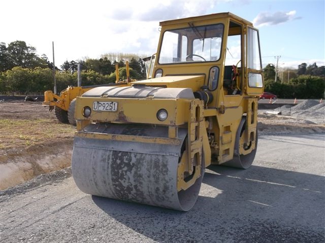 Sakai SW70C Tandem Roller — photo 2