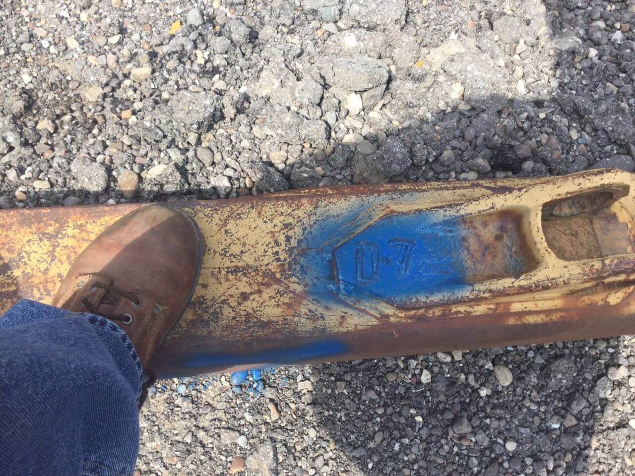 CAT D7G Bulldozer with Standard Blade — photo 13