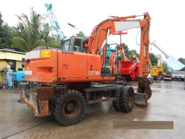 Hitachi ZX130 Wheel Excavator — photo 3