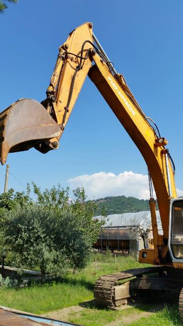 Fiat Hitachi FH200LC Crawler Excavator — photo 2