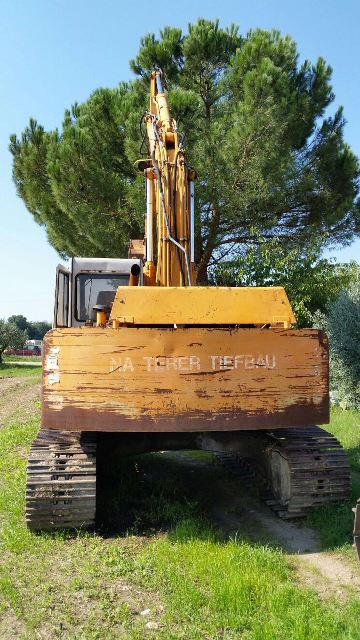 Fiat Hitachi FH200LC Crawler Excavator — photo 3