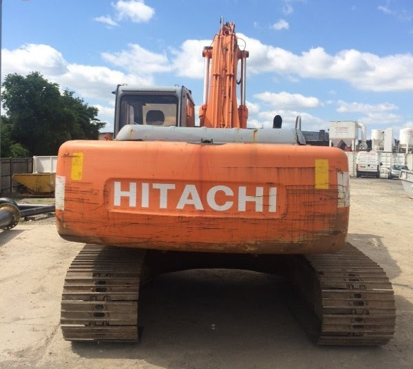 HITACHI EX200-5 CRAWLER EXCAVATOR - Dawood Ahmed & Co