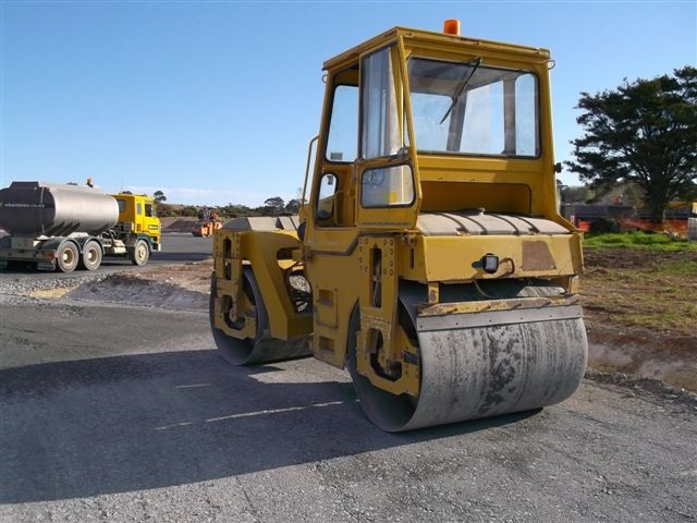 Sakai SW70C Tandem Roller — photo 3