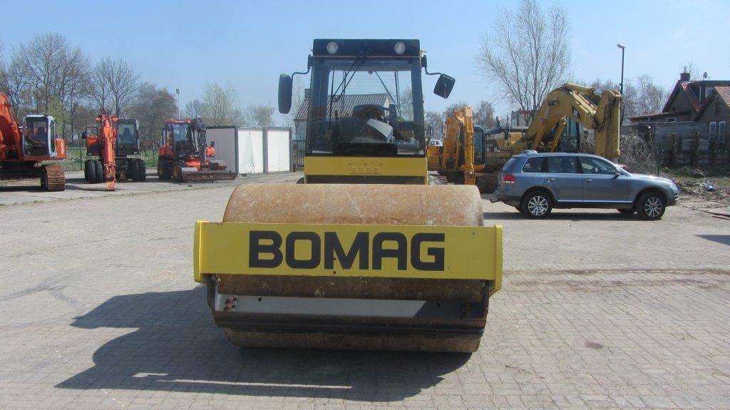 Bomag BW211D-4 Year: 2006 Single Drum Compactor — photo 4