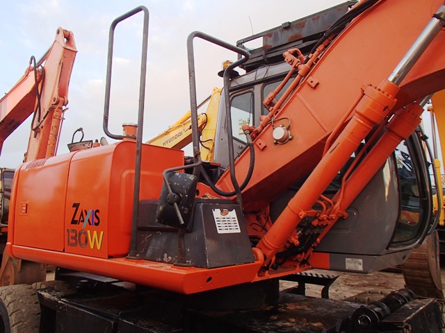 Hitachi ZX130W Wheeled Excavator — photo 4