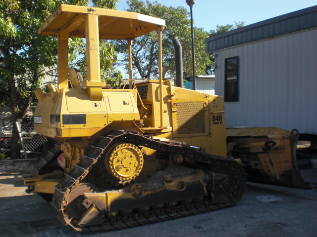 CAT D4H-II Year: 1995 Bulldozer — photo 2