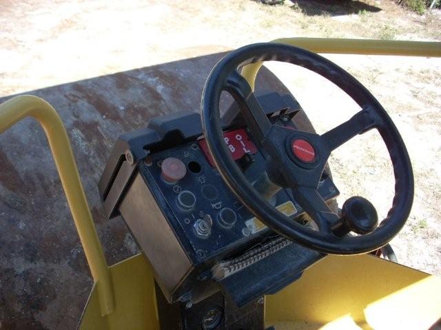 Dynapac CA250D Year: 2003 Single Drum Roller — photo 2