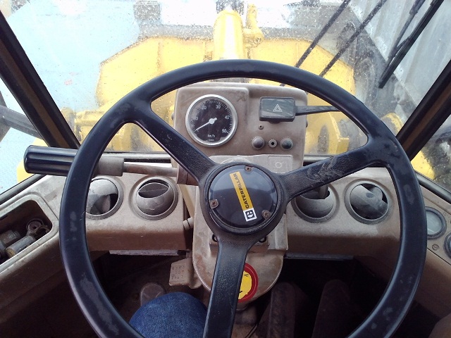 CAT 926E Year: 1990 Wheel Loader — photo 2