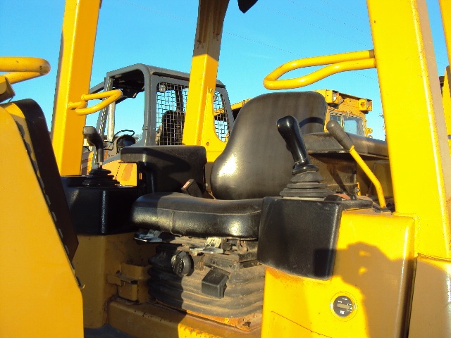 CAT D5G-LGP Year: 2003 Bulldozer — photo 4
