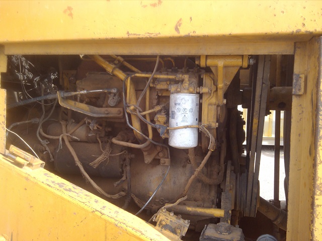 CAT 950B Wheel Loader with Diesel Pump Problem — photo 4
