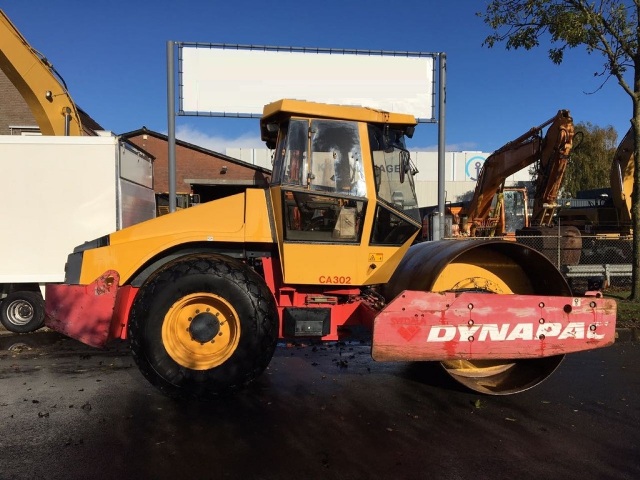 Dynapac CA302D Year: 1998 Single Drum Compactor with CAB — photo 3