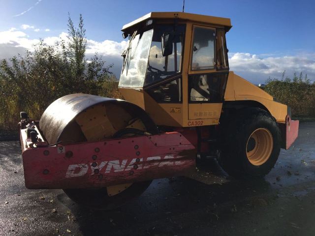 Dynapac CA302D Year: 1998 Single Drum Compactor with CAB — photo 5