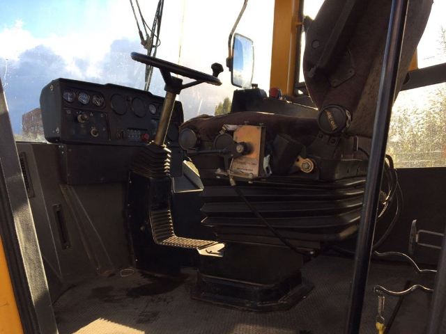 Dynapac CA302D Year: 1998 Single Drum Compactor with CAB — photo 6