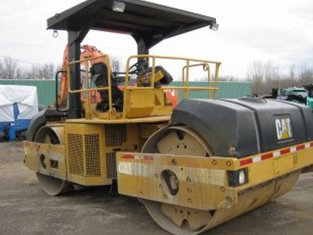 CAT CB634B Year: 1999 Tandem Roller — photo 3