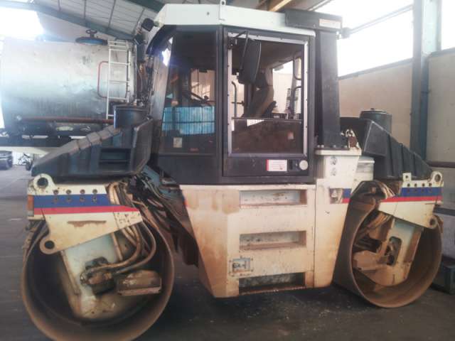 CAT CB544 Year: 2000 Tandem Roller — photo 4