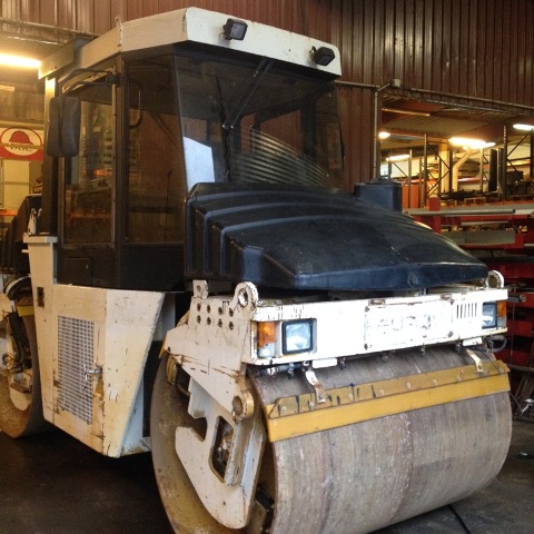 CAT CB544 Year: 2000 Tandem Roller — photo 5