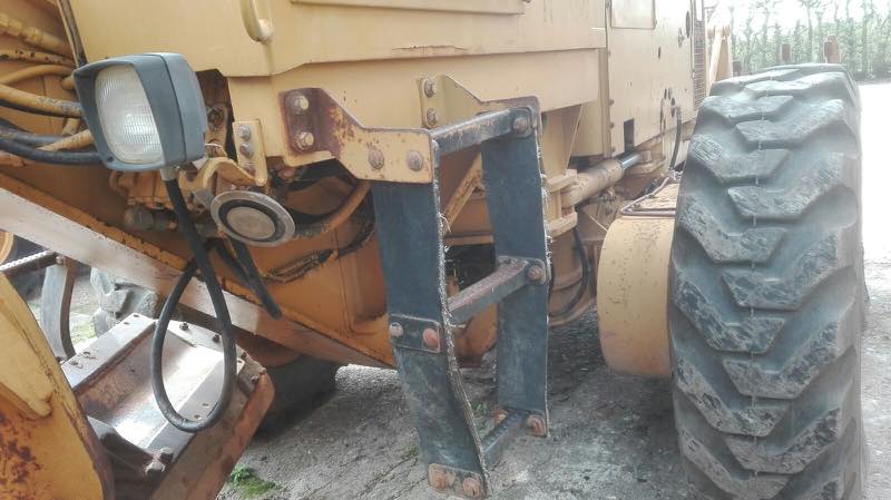 CAT 140G Motor Grader with Ripper and Push Block Year: 1994 — photo 4