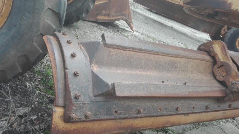 CAT 140G Motor Grader with Ripper and Push Block Year: 1994 — photo 9