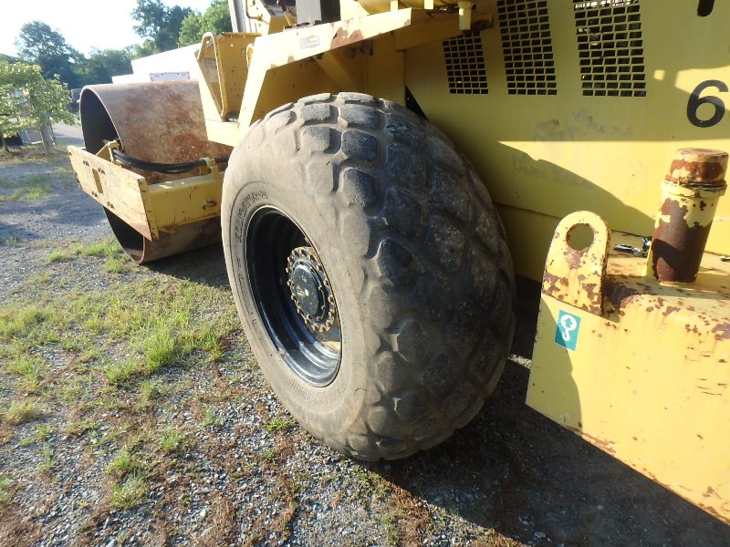 Sakai SV500D Single Drum Compactor Year: 1997 — photo 10