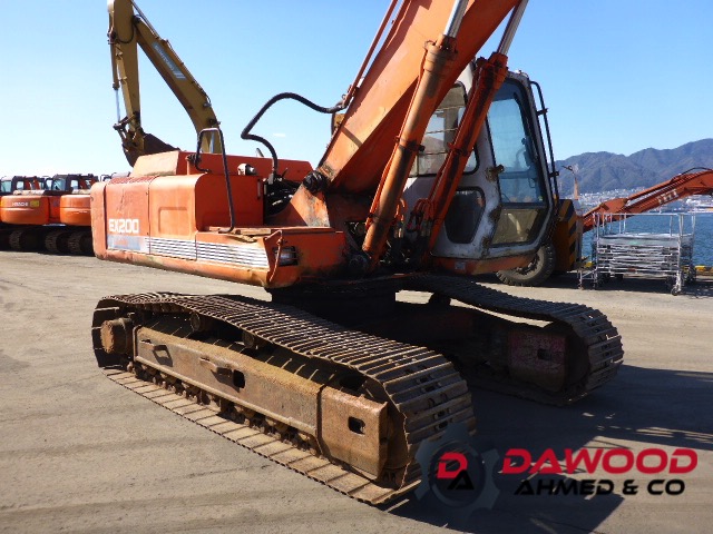 Hitachi EX200-1 Crawler Excavator Import from Japan — photo 2