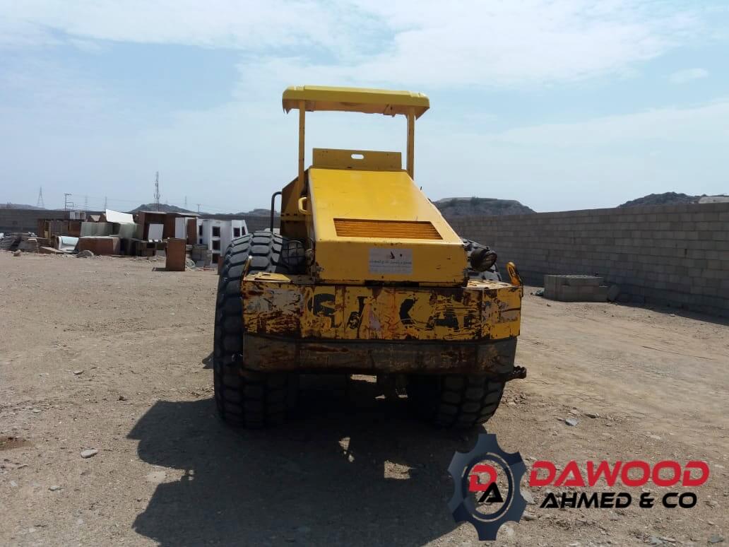 Sakai SV510D Single Drum Compactor, 6 Cyl Isuzu Engine — photo 6