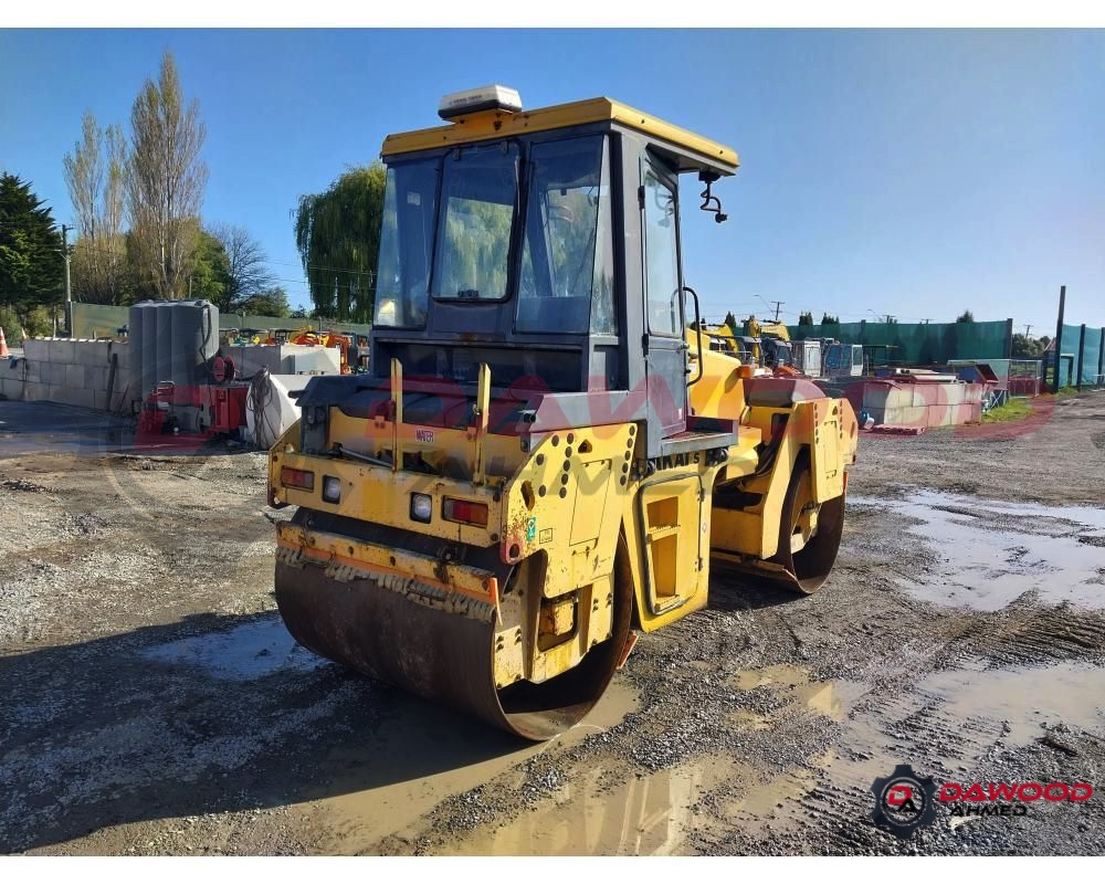 Sakai SW651 Tandem Roller - Year: 2005 - with Cabin — photo 2