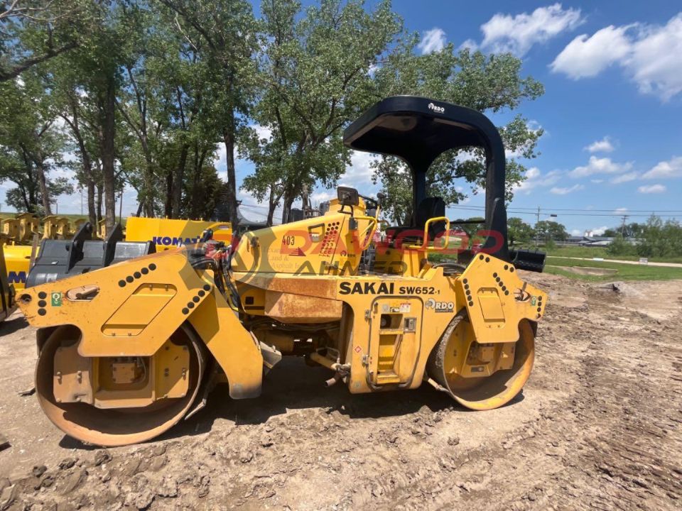 Sakai SW652-1 Year: 2009 Tandem Roller — photo 4