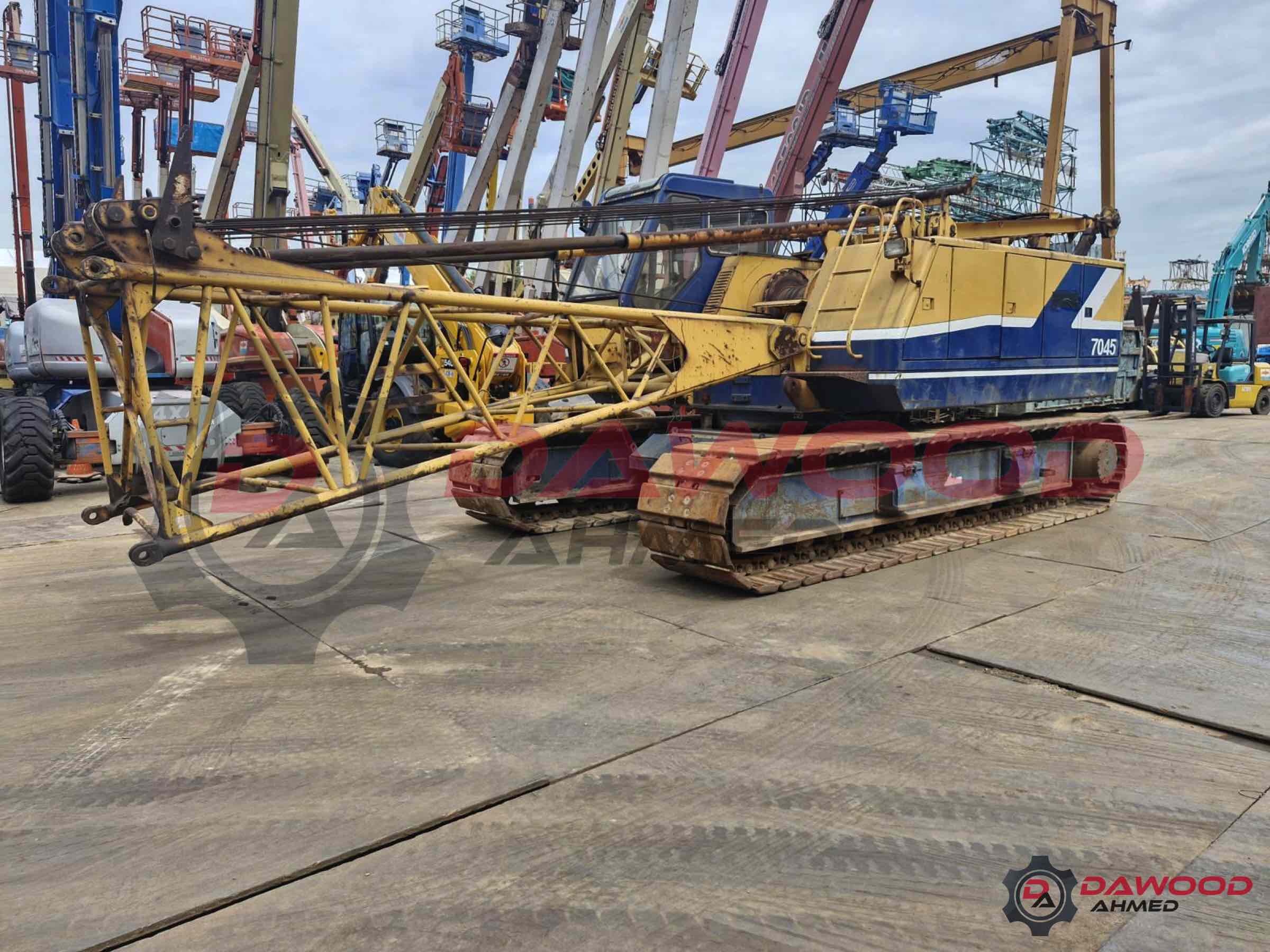 Kobelco 7045 Crawler Crane, 45 tons Year: 1992 1992 — For Sale at Dawood Ahmed FZE