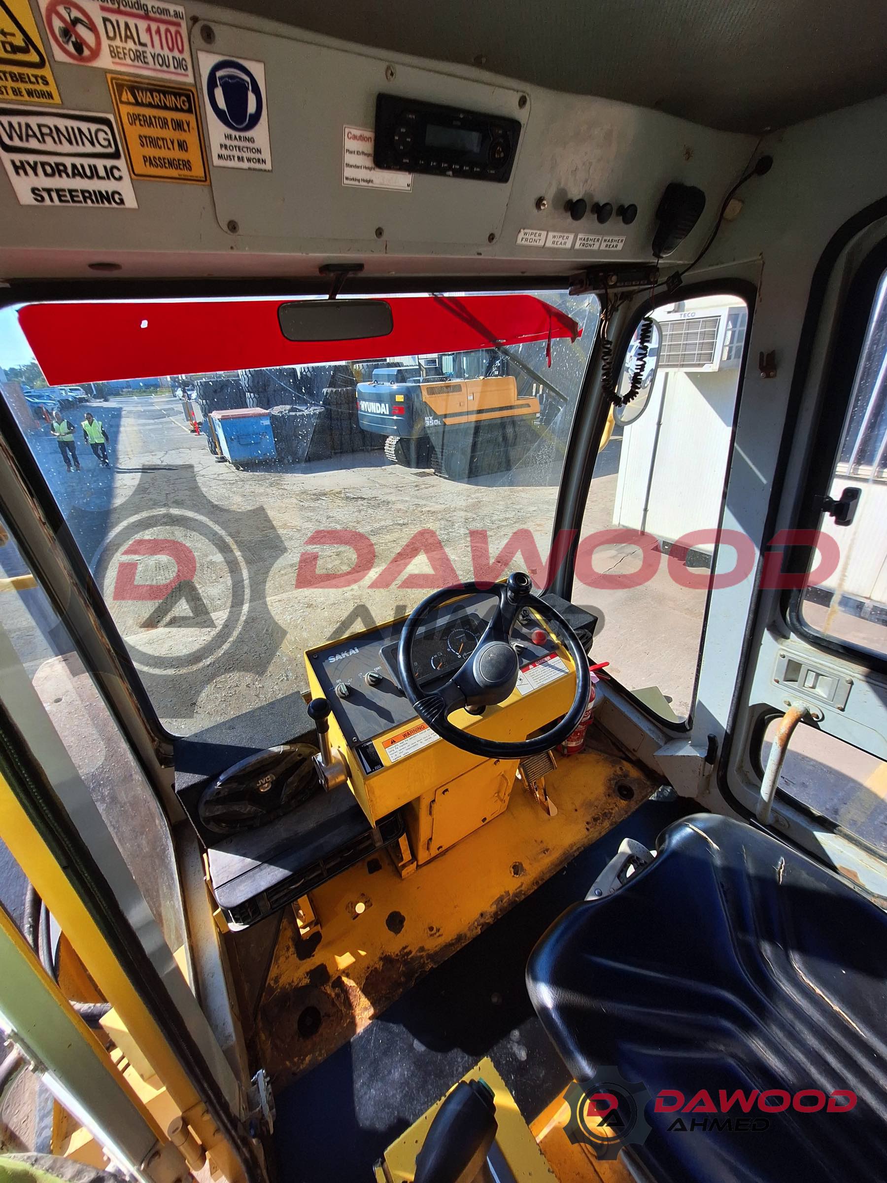 Sakai SV512DF-E Vibration Roller Year: 2009 with Cabin — photo 6