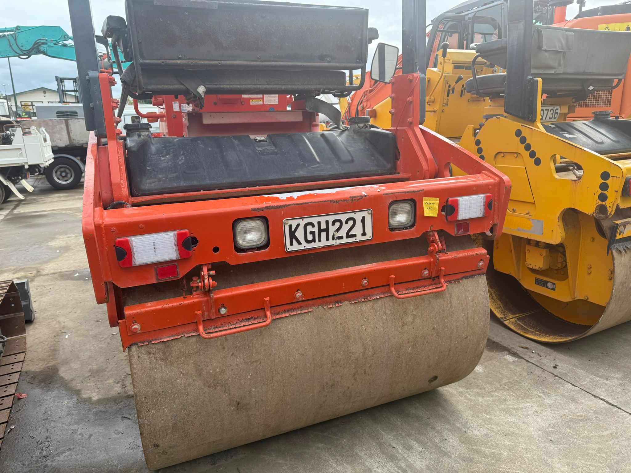 Sakai SW652 Tandem Roller Year: 2009 Unit 2 — photo 2