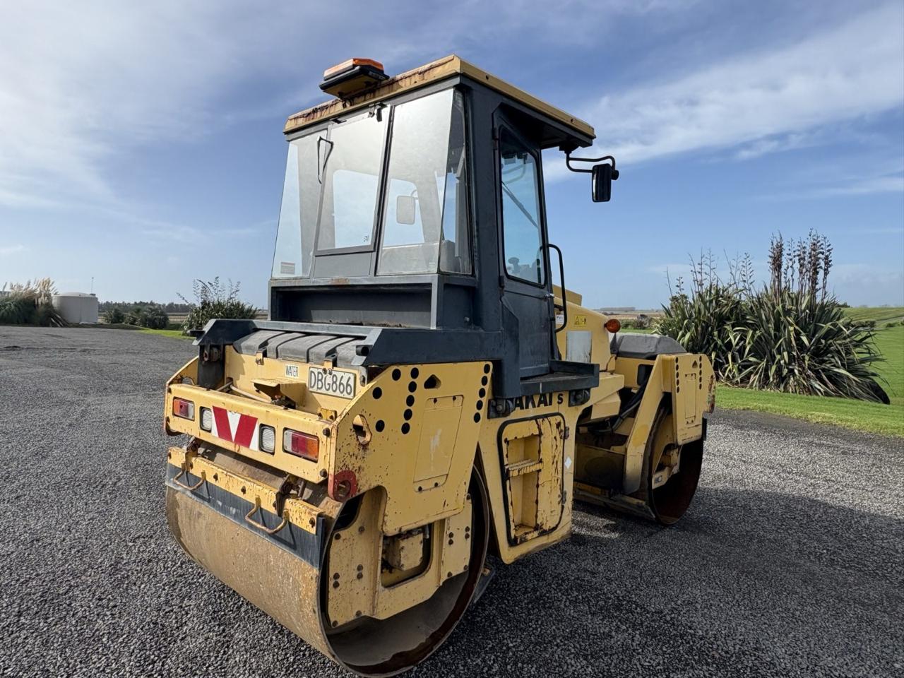 Sakai SW651 Tandem Roller Year: 2005 — photo 2