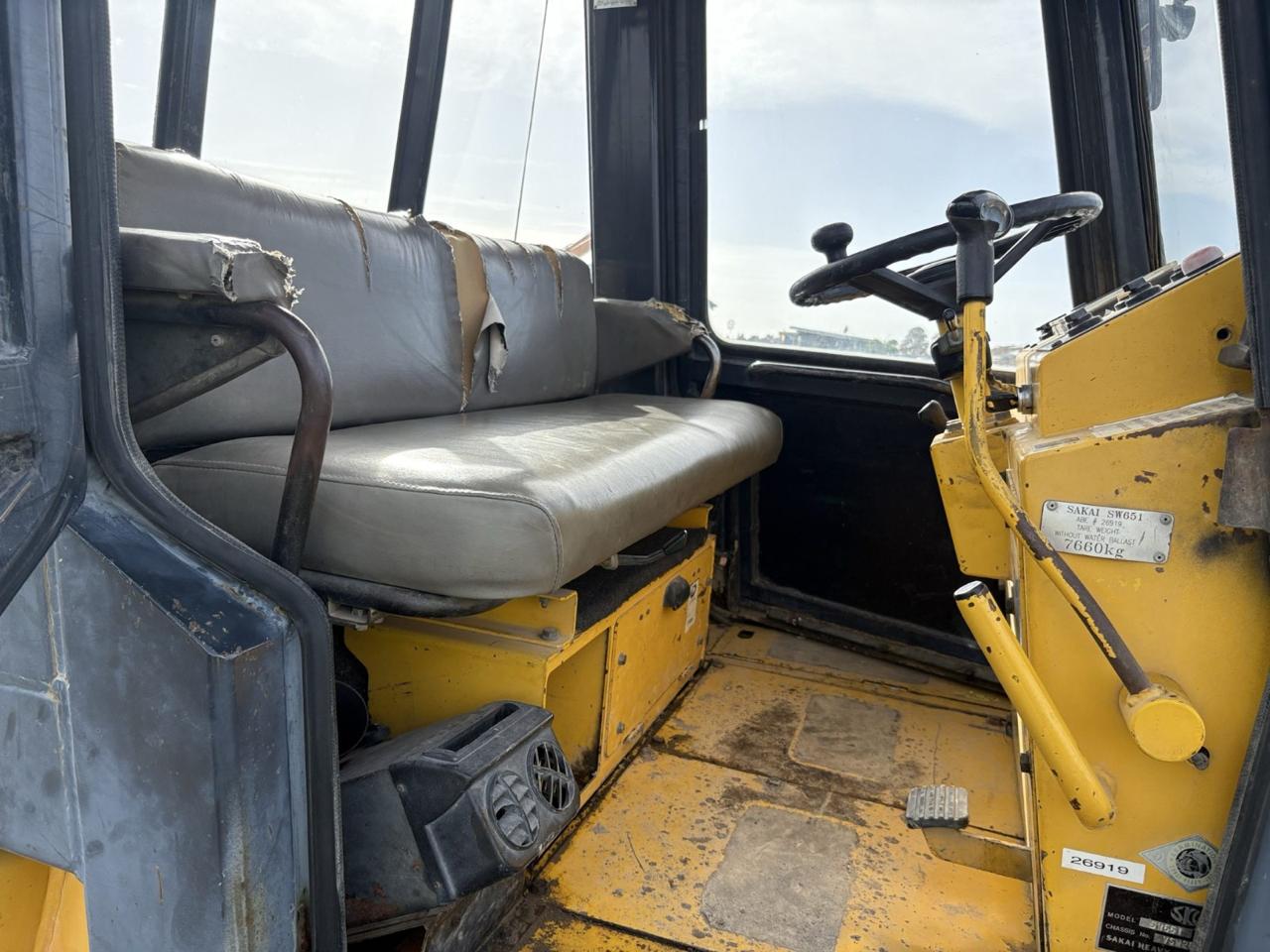 Sakai SW651 Tandem Roller Year: 2005 — photo 6