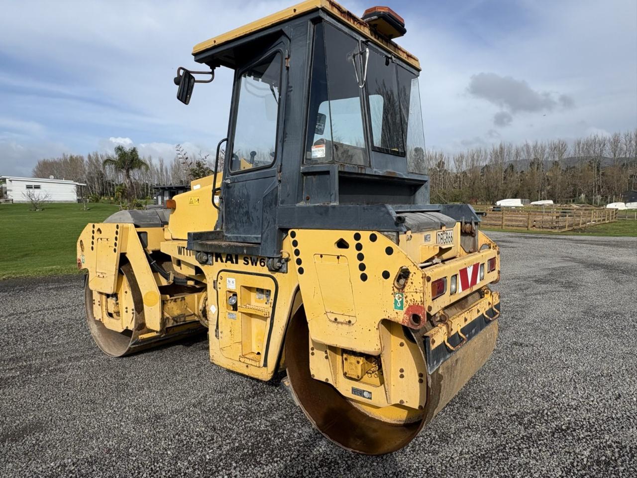 Sakai SW651 Tandem Roller Year: 2005 — photo 4