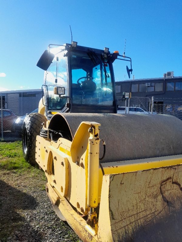 Hamm 3410 with Cabin and Blade Year: 2008 — photo 2