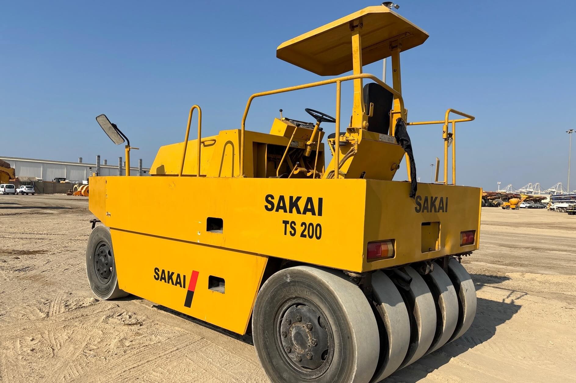 Used Sakai TS200 Pneumatic Tire Roller for Sale | Road Compactor in Good Condition — photo 2