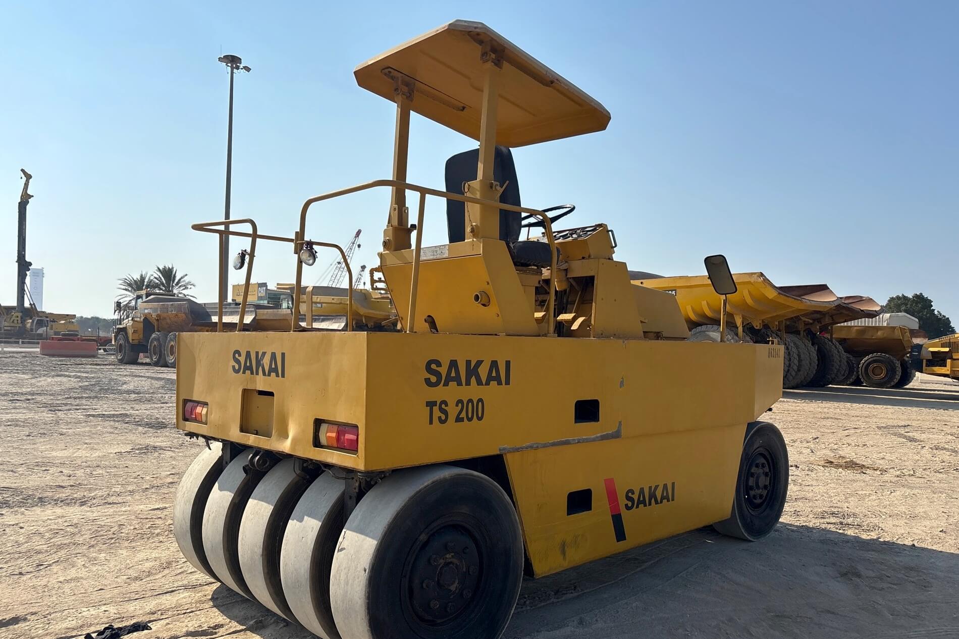 Used Sakai TS200 Pneumatic Tire Roller for Sale | Road Compactor in Good Condition — photo 3