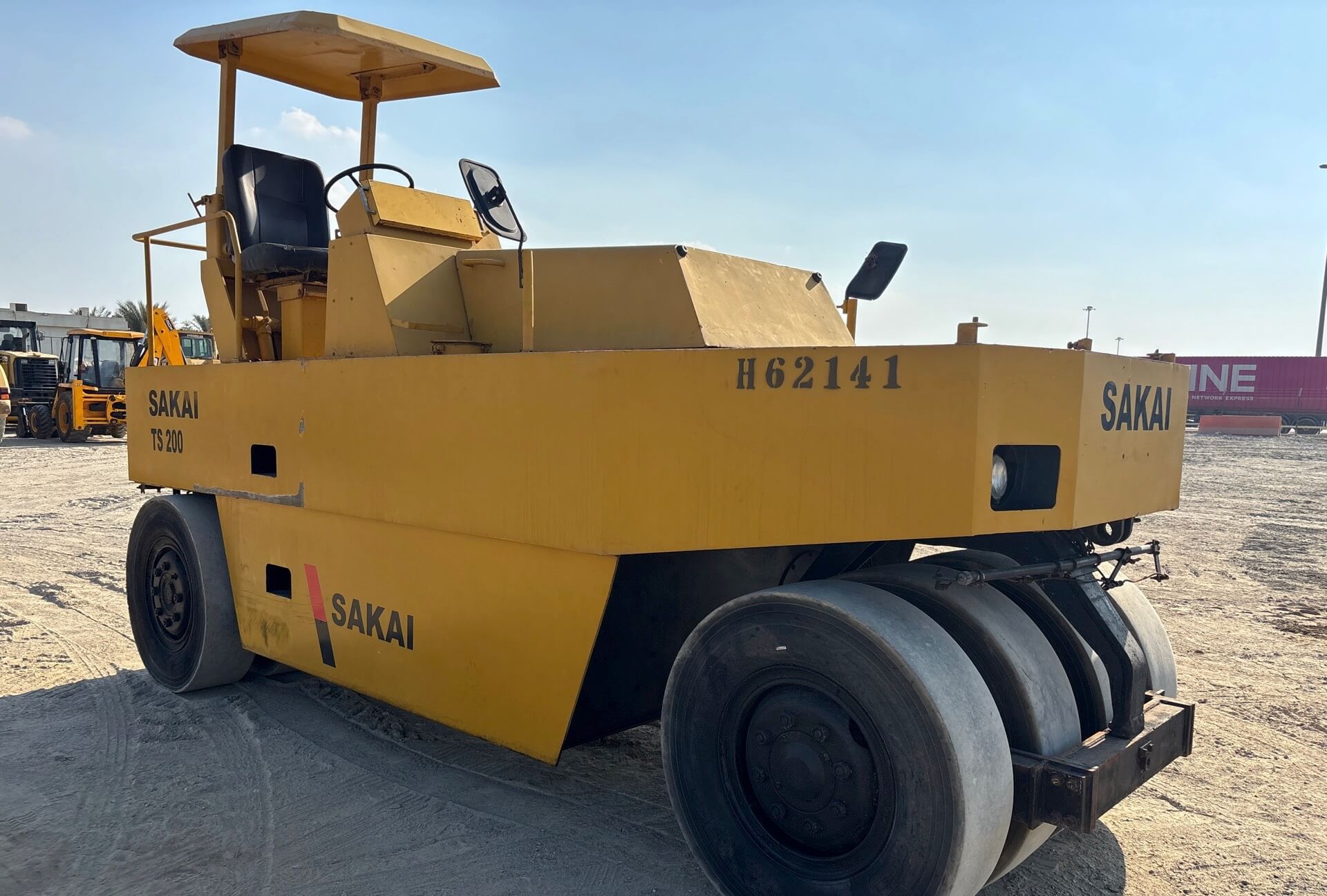 Used Sakai TS200 Pneumatic Tire Roller for Sale | Road Compactor in Good Condition — photo 4
