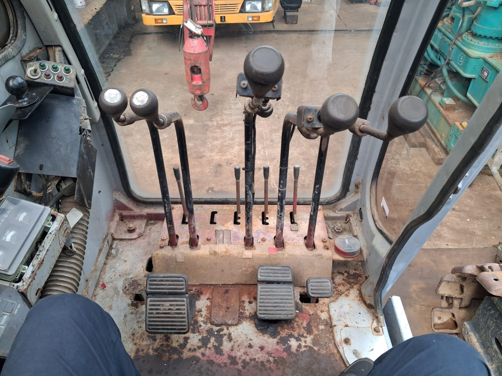 Sumitomo SC800DD-2 Year: 1999 Crawler Crane 80 Tons — photo 3