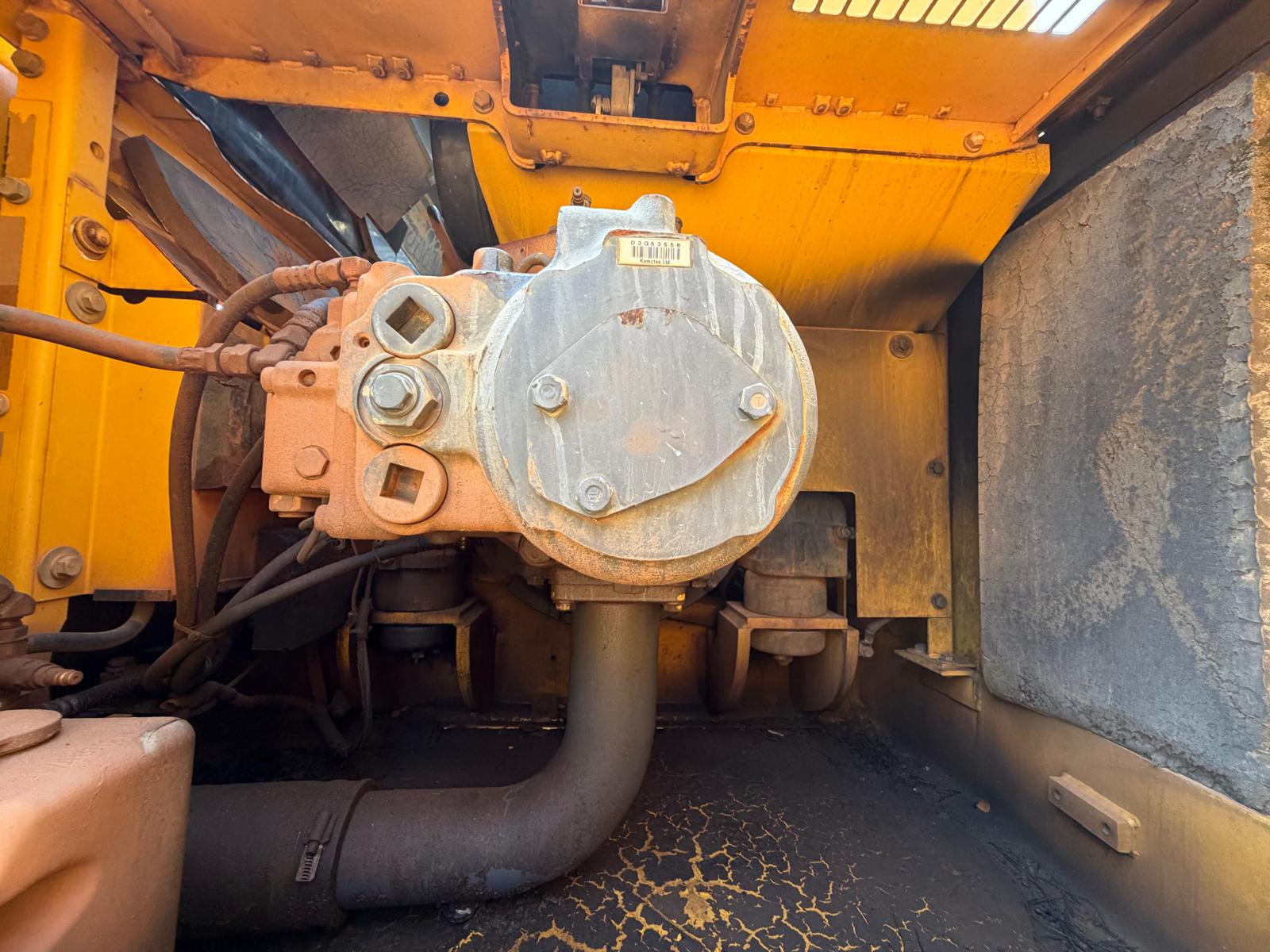2003 Komatsu PC400LC-6M Excavator — photo 5