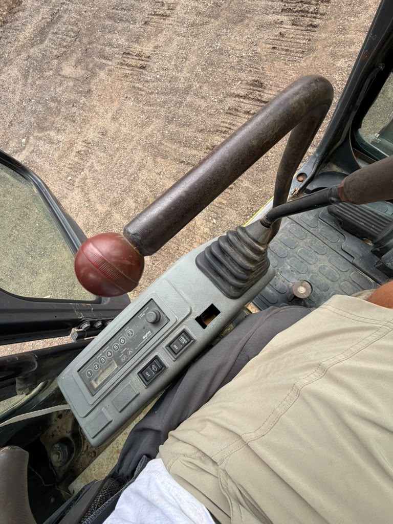 1997 Komatsu PC60-7 Excavator — photo 17
