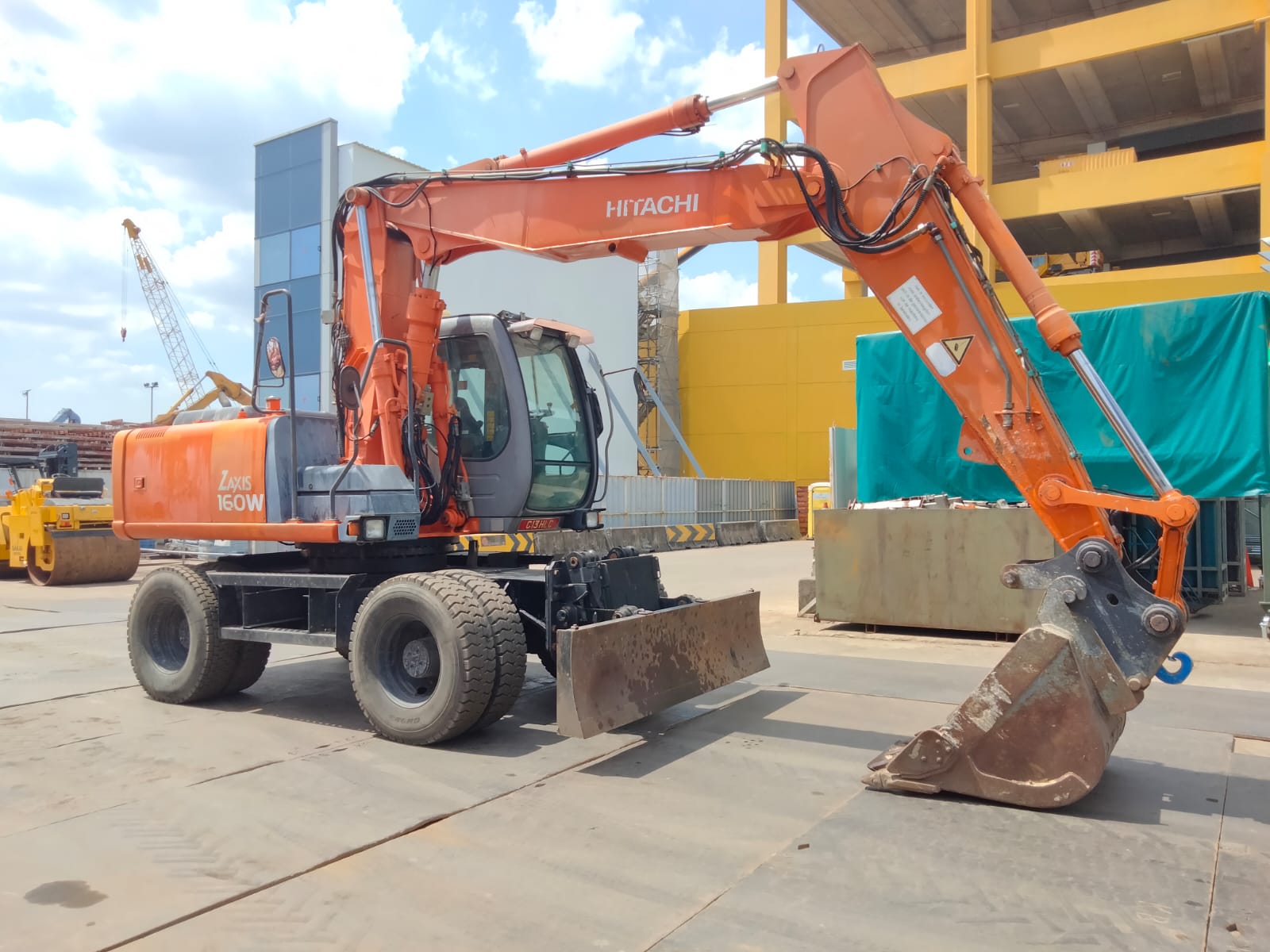 2006 Hitachi ZX160W — photo 2