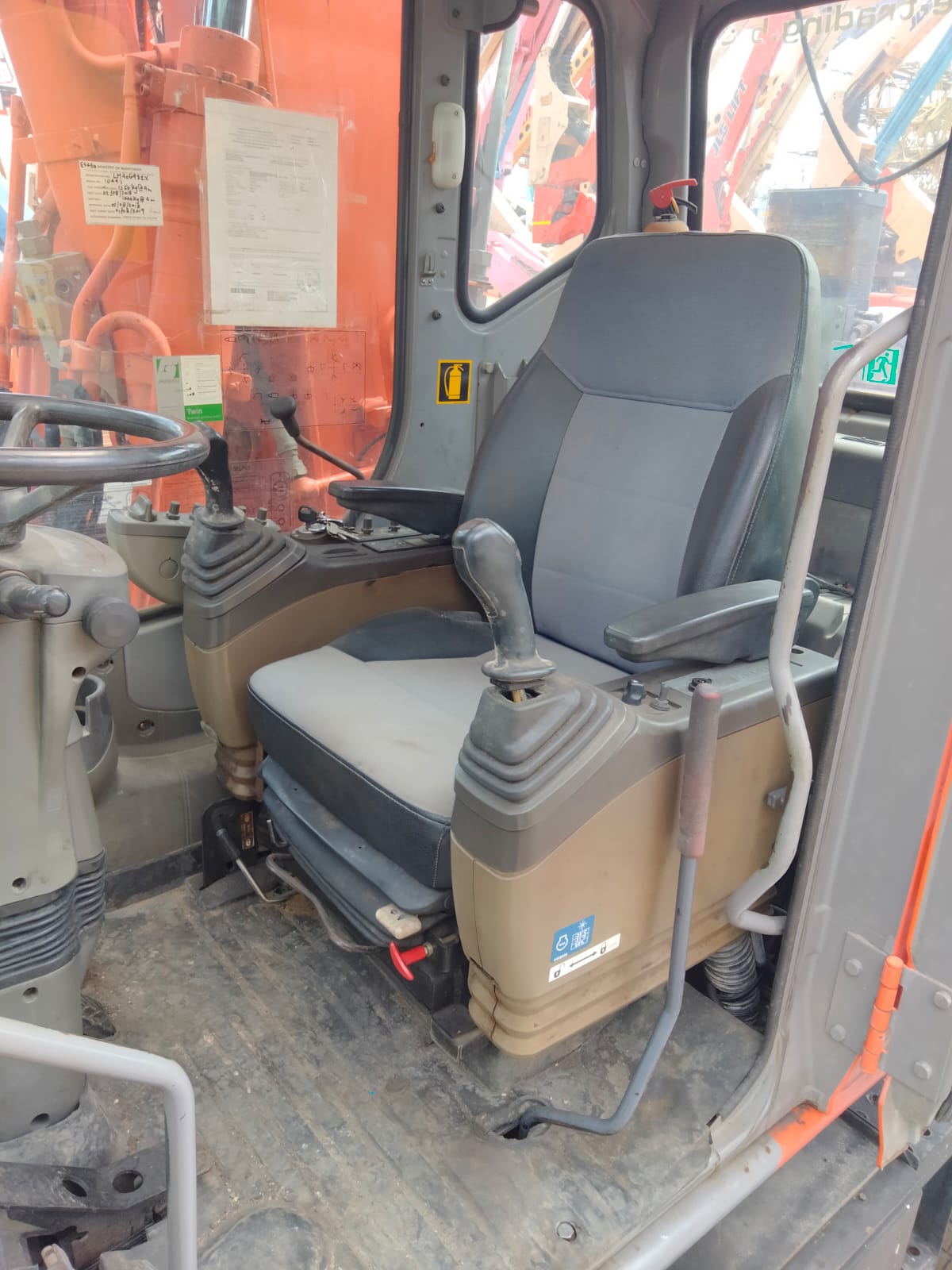 2006 Hitachi ZX160W — photo 5