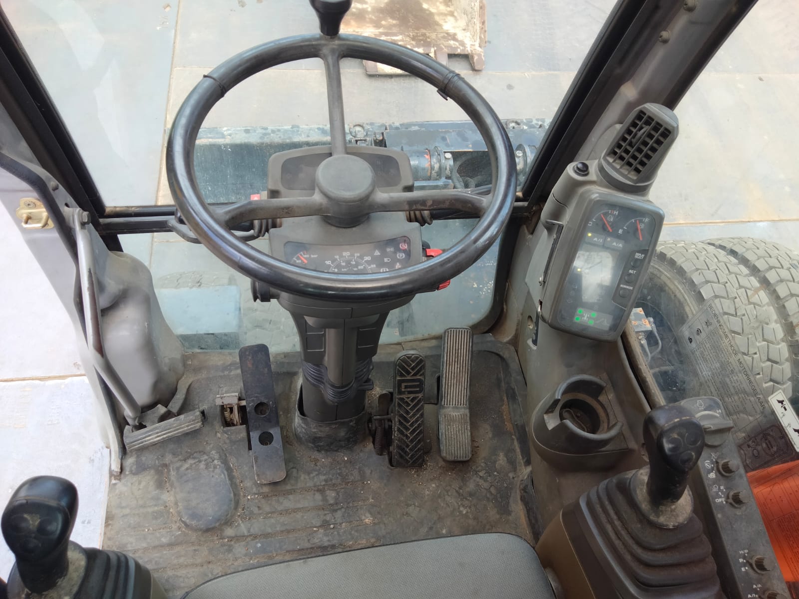 2006 Hitachi ZX160W — photo 13
